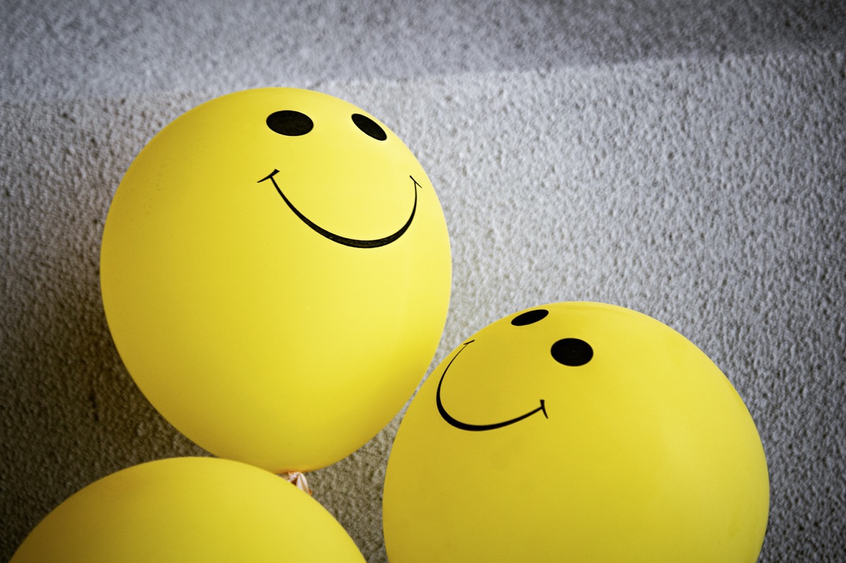yellow happy balloons, happiness, best life coaches on YouTube, coaching tip